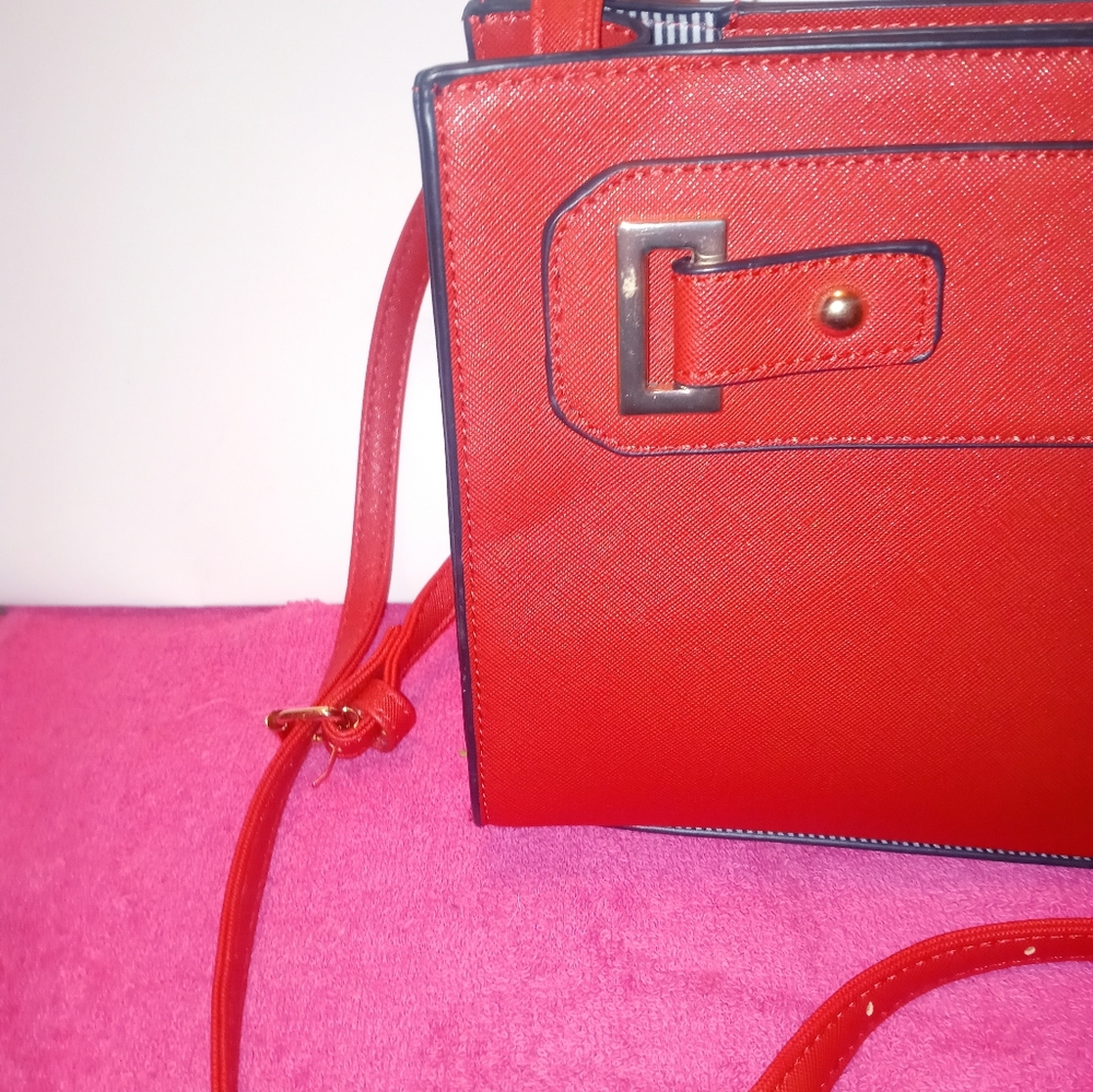 Small Red Bag - Picture 2 of 6